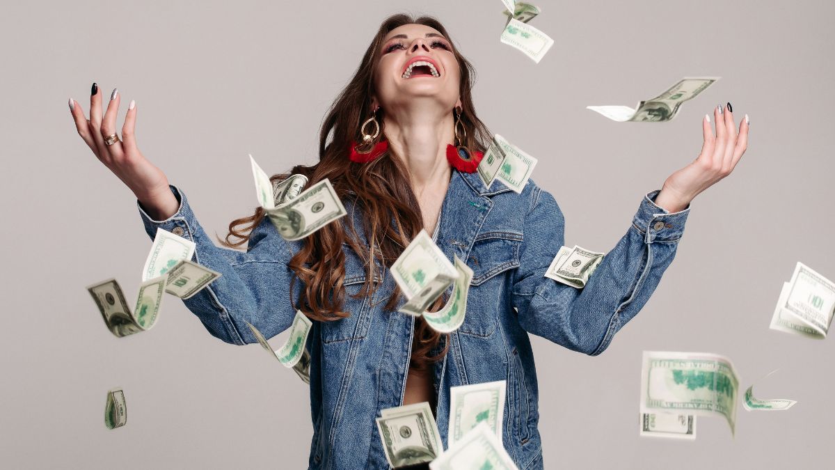 Woman wins 2 million dollor Woman wins 2 million dollor