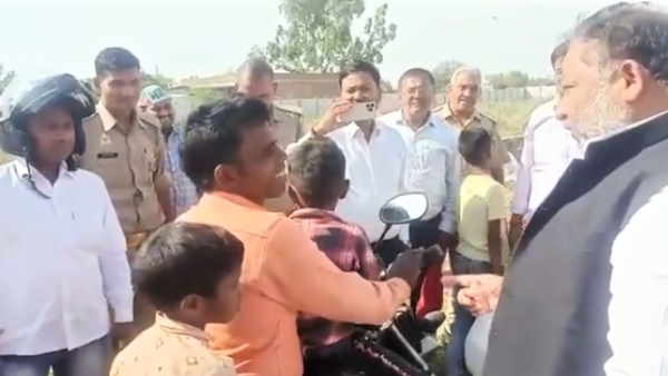 viral video 5 people on bike and 8 on scooty transport minister Dayashankar Singh stopped convoy viral video 5 people on bike and 8 on scooty transport minister Dayashankar Singh stopped convoy