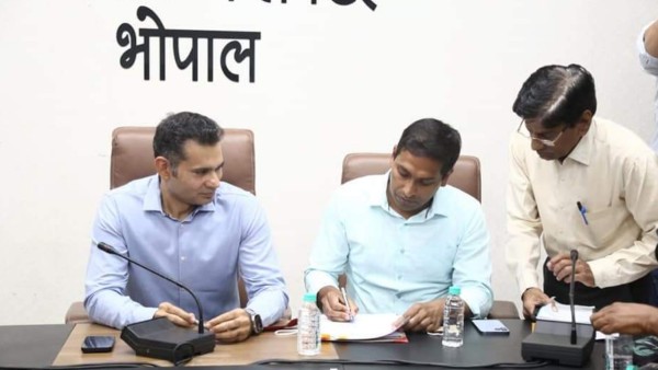 आईएएस आशीष सिंह ने भोपाल में कलेक्टर का चार्ज ले लिया 