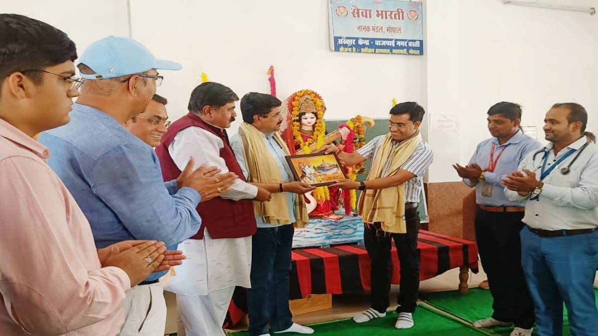 अंबेडकर की जयंती पर नि:शुल्क स्वास्थ्य परीक्षण शिविर अंबेडकर की जयंती पर नि:शुल्क स्वास्थ्य परीक्षण शिविर