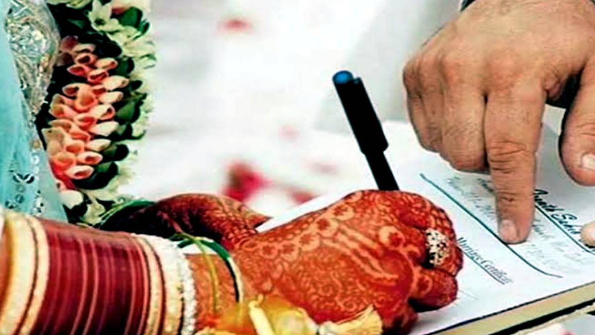 Kohefija vicious husband took loan of ₹ 50 lakh in name of his wife, forged signature on check Kohefija vicious husband took loan of ₹ 50 lakh in name of his wife, forged signature on check