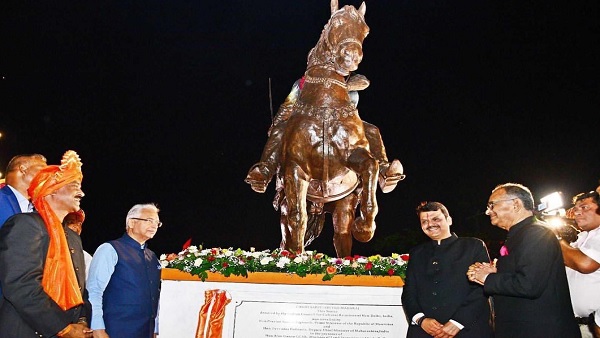 छत्रपति शिवाजी महाराज की प्रतिमा का अनावरण