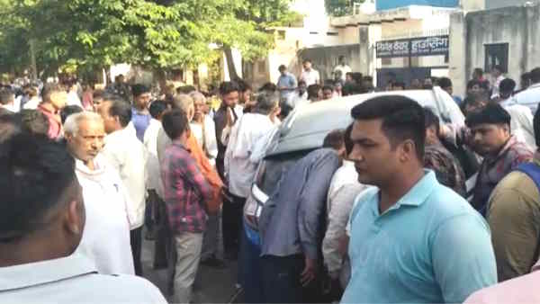 Agra A speeding car ran over 6 children standing on roadside 3 children waiting for school bus died