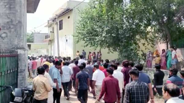 Anil Dujana encounter with UP STF last rites performed in presence of huge crowd and police force