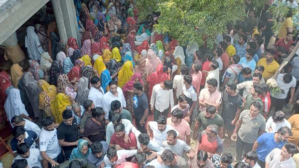 Anil Dujana encounter with UP STF last rites performed in presence of huge crowd and police force