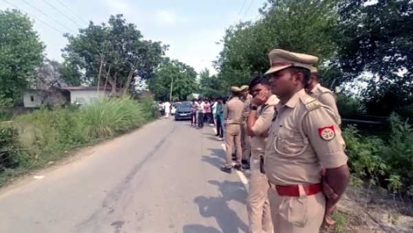 Anil Dujana encounter with UP STF last rites performed in presence of huge crowd and police force