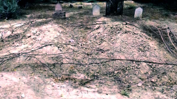 Prayagraj Ateeq Ahmed murder case flowers not offered on Ateeq grave on fortieth ceremony Prayagraj Ateeq Ahmed murder case flowers not offered on Ateeq grave on fortieth ceremony