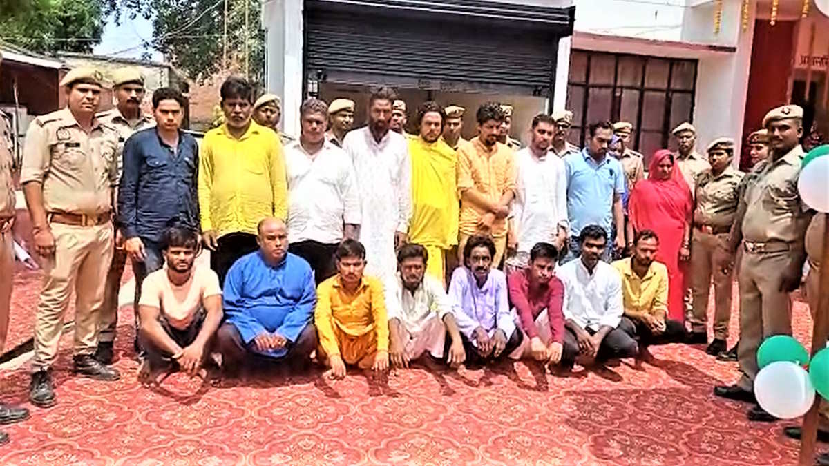 Azamgarh religious conversion under guise of Qawwali by Muslim religious leader police 18 arrested Azamgarh religious conversion under guise of Qawwali by Muslim religious leader police 18 arrested