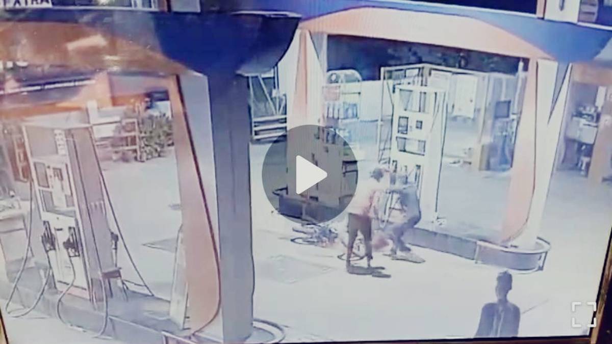 While filling petrol lighter lit a fire near tank of bike, CCTV video of Katara Hills pump surfaced While filling petrol lighter lit a fire near tank of bike, CCTV video of Katara Hills pump surfaced