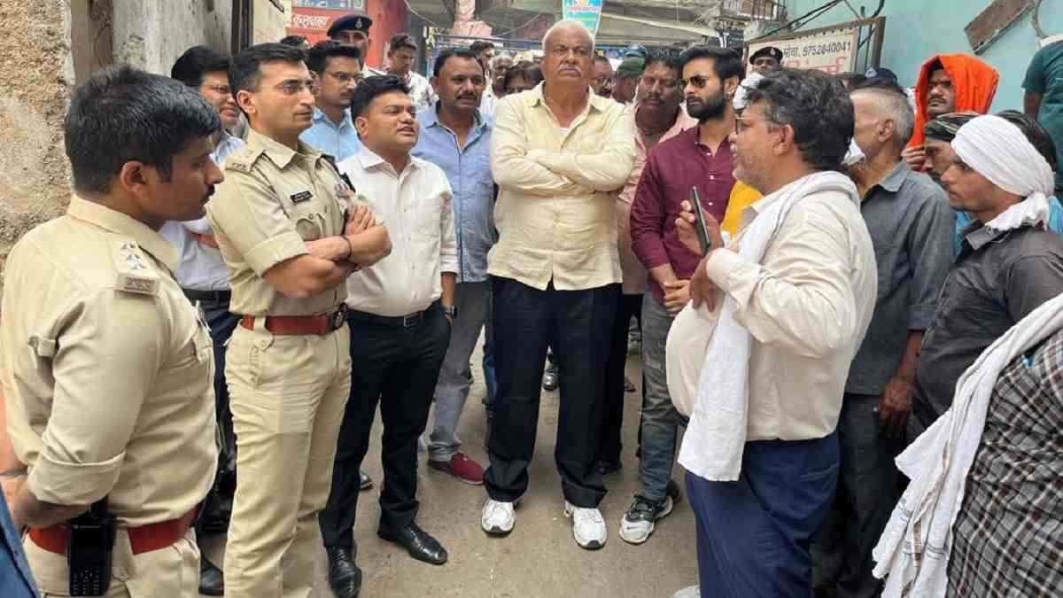 डेयरी विस्थापन: पशु पालकों की धमकी, निगम के सामने मवेशी खड़ें कर देंगे... डेयरी विस्थापन: पशु पालकों की धमकी, निगम के सामने मवेशी खड़ें कर देंगे...