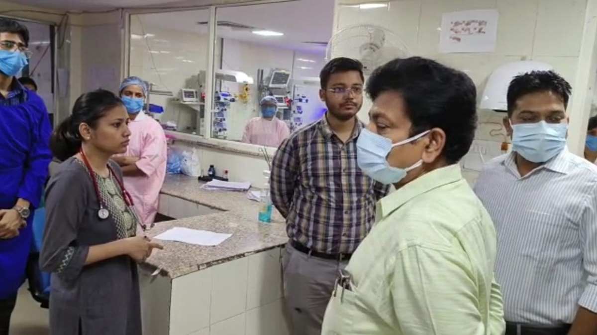 डाॅक्टर्स हड़तालः संविदा, आयुष, पीजी डाॅक्टर्स के हाथों में सरकारी अस्पतालों का दारोमदार