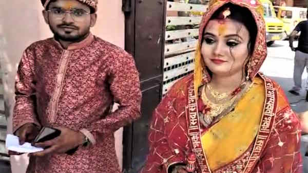 In the midst of marriage rituals in Banda and Mirzapur bride reached polling booth to give Voting 