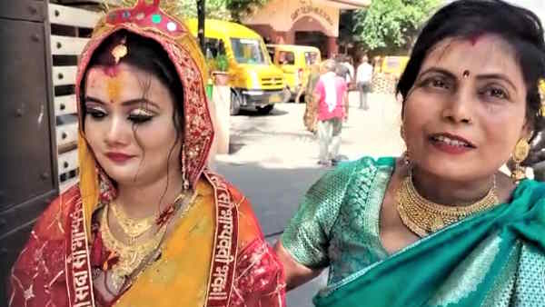 In the midst of marriage rituals in Banda and Mirzapur bride reached polling booth to give Voting 