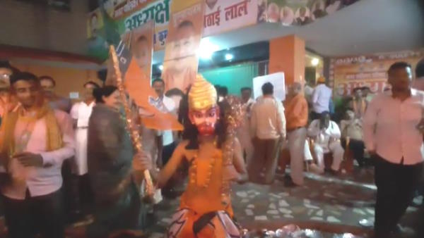 UP ballia Nikay chunav 2023 viral video BJP worker as Hanuman accused hurting religious sentiments UP ballia Nikay chunav 2023 viral video BJP worker as Hanuman accused hurting religious sentiments