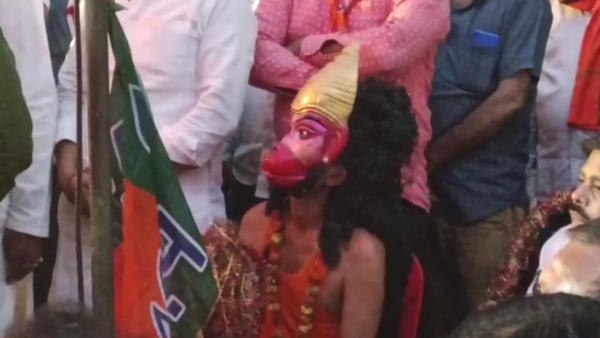 UP ballia Nikay chunav 2023 viral video BJP worker as Hanuman accused hurting religious sentiments UP ballia Nikay chunav 2023 viral video BJP worker as Hanuman accused hurting religious sentiments
