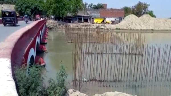 Hardoi fight between married couple over dance in marriage husband and wife jumped in sharda canal 