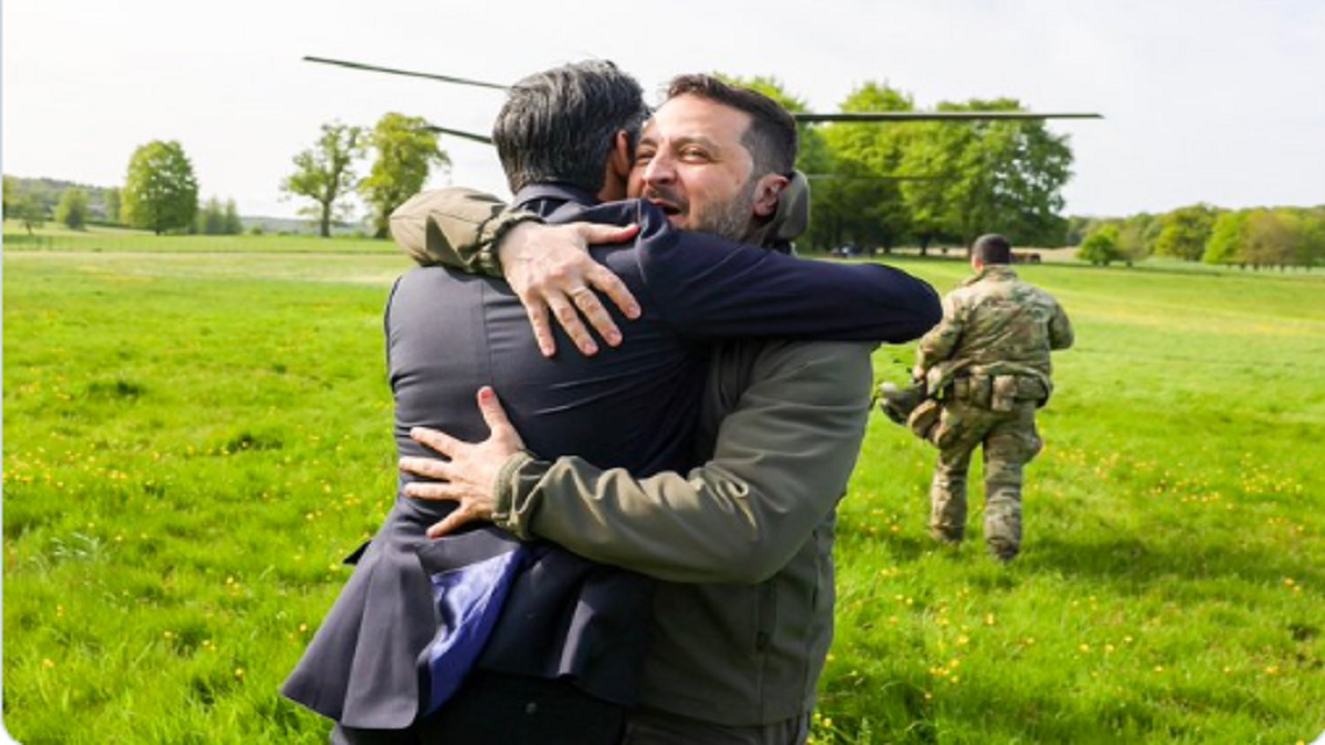 व्लादिमीर जेलेंस्की से मिले ब्रिटेन PM ऋषि सुनक व्लादिमीर जेलेंस्की से मिले ब्रिटेन PM ऋषि सुनक