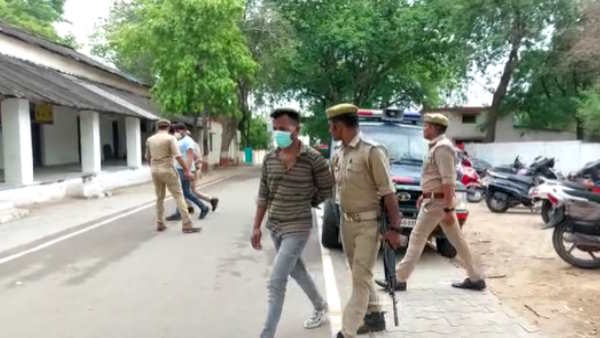 Jhansi conspiracy of 19 lakhs loot exposed Accountant looted to pay off debt in IPL Betting 