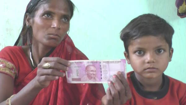Kanpur 2000 note banned Khazanchis mother called up Akhilesh Yadav remembering 2016 demonetisation Kanpur 2000 note banned Khazanchis mother called up Akhilesh Yadav remembering 2016 demonetisation