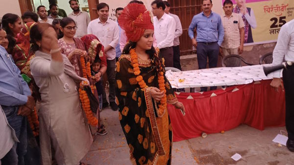 Bindouri of female Patwari manju meena