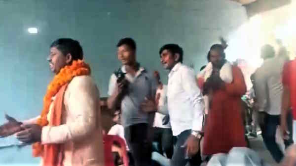 up nagar nikay chunav Meerut BSP candidate upset by defeat slapped BJP councilor video went viral up nagar nikay chunav Meerut BSP candidate upset by defeat slapped BJP councilor video went viral