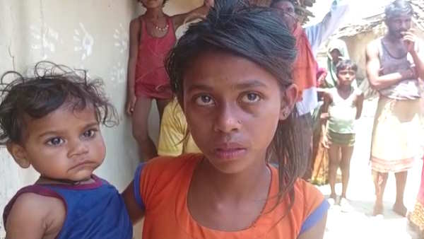 Chitrakoot: Brutal murder of wife by cutting her with axe 12-year-old daughter saw murder of mother Chitrakoot: Brutal murder of wife by cutting her with axe 12-year-old daughter saw murder of mother