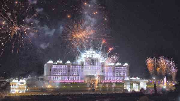 Telangana CM KCR gave big gift to contract employees, regularized thousands in one decision