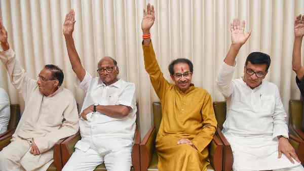 NCP Chief Sharad Pawar shows mirror to Uddhav Thackeray in his autobiography, new twist may come in Maharashtra politics