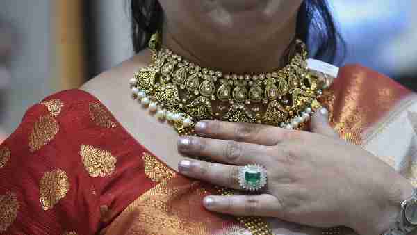 Gold rate in 2000
