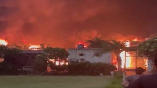 Noida fire broke food court of Galgotia University due to short circuit goods lakhs of rupees burnt
