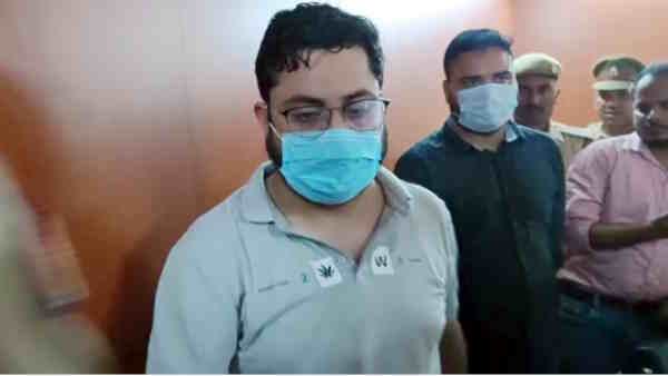 Noida Cheating of 23 crores from many other banks including HDFC took loan through fake company