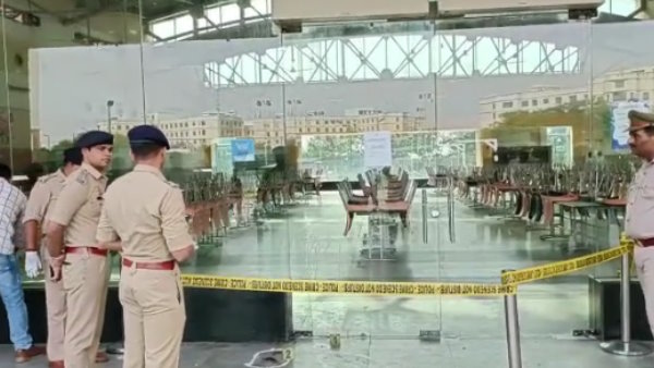 Noida First talked hugged and then fired at girlfriend went to hostel and shot himself both died