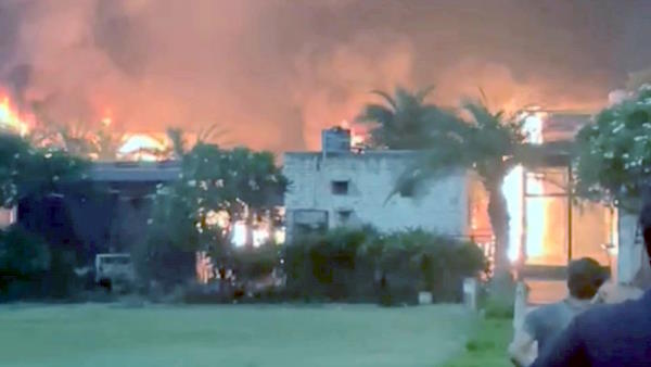 Noida fire broke food court of Galgotia University due to short circuit goods lakhs of rupees burnt