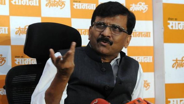 पूरे हालात पर हमारी नजर: संजय राउत
