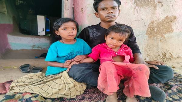 Sheopur Mother Viral photos of Helpless