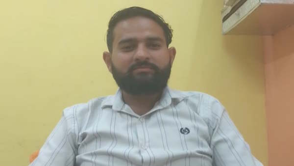 Ghaziabad Viral Video Customer being served food by spitting case filed against Salaam hotel Ghaziabad Viral Video Customer being served food by spitting case filed against Salaam hotel