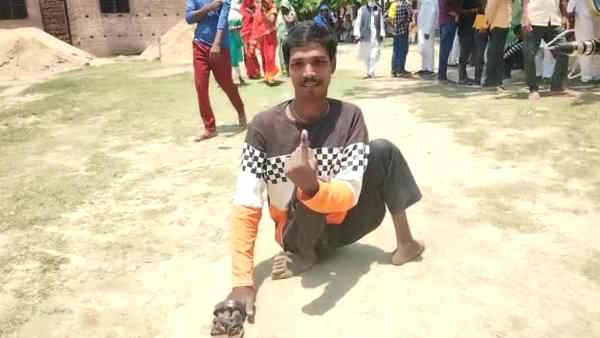 UP Nikay Chunav 2023 awsome pictures of differently abled old people voting strengthening democracy UP Nikay Chunav 2023 awsome pictures of differently abled old people voting strengthening democracy
