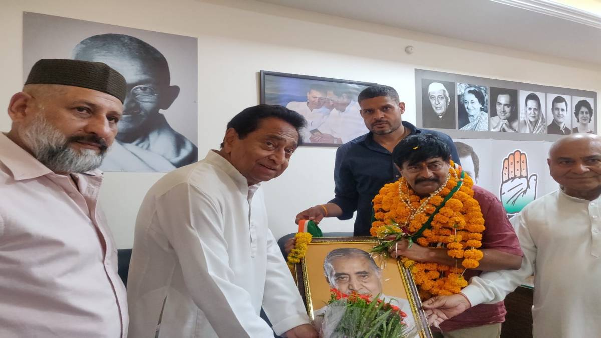 Deepak Joshi joined Congress, said- I am ready to contest against Shivraj Singh Chouhan in Budhni Deepak Joshi joined Congress, said- I am ready to contest against Shivraj Singh Chouhan in Budhni