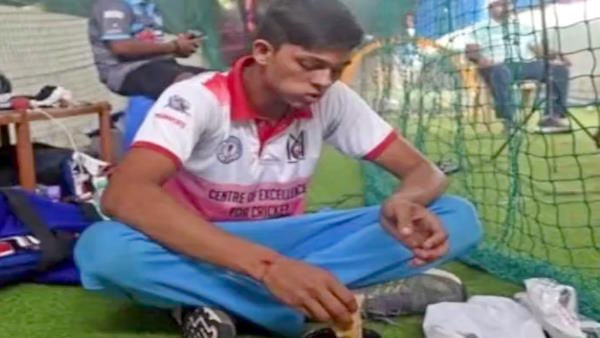 From selling golgappas to sensation in IPL know the journey of UP bhadohi boy Yashasvi Jaiswal From selling golgappas to sensation in IPL know the journey of UP bhadohi boy Yashasvi Jaiswal