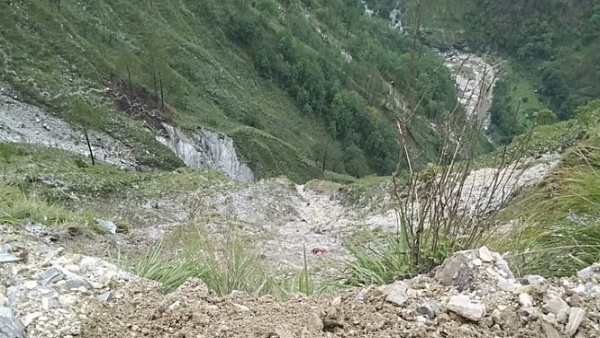 Pithoragarh: Car returning from temple fell into 600 meter deep gorge, nine killed, one injured