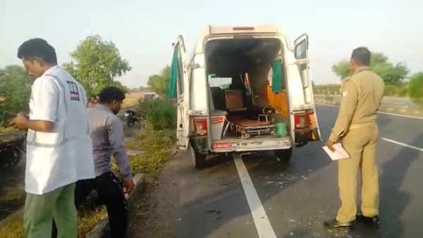 Jhansi truck broke the divider rammed on 6 children doing exercise 3 died on the spot 3 serious Jhansi truck broke the divider rammed on 6 children doing exercise 3 died on the spot 3 serious