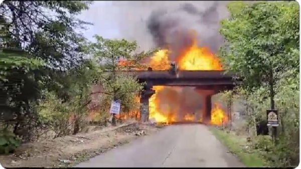 मुंबई-पुणे एक्सप्रेसवे पर भीषण हादसा, चार की मौत