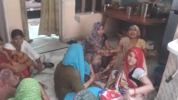 Agra Wife used to insult husband retired CRPF jawan shot 7 bullets with licensed rifle died on spot