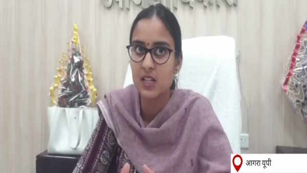 Agra fire in house due to short circuit in the high tension wires Two innocent girls burnt to death