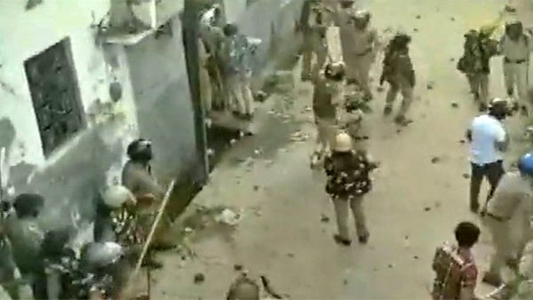 roorkee stone pelting