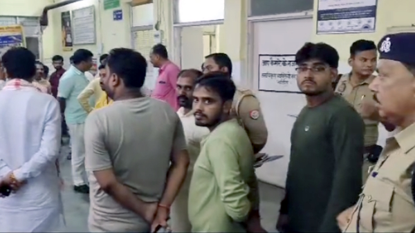 Father in saving the younger son and elder son in saving both died due to electrocution in field