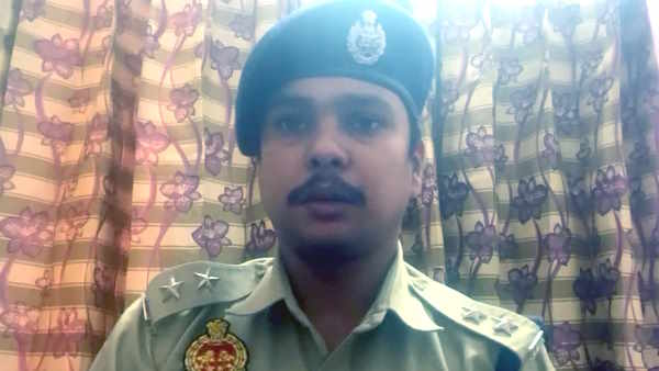 threatening to kill two Muslim women wearing burqa buying beer from wine shop video went viral 