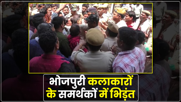 Clash between supporters of two Bhojpuri artists in Varanasi, UP