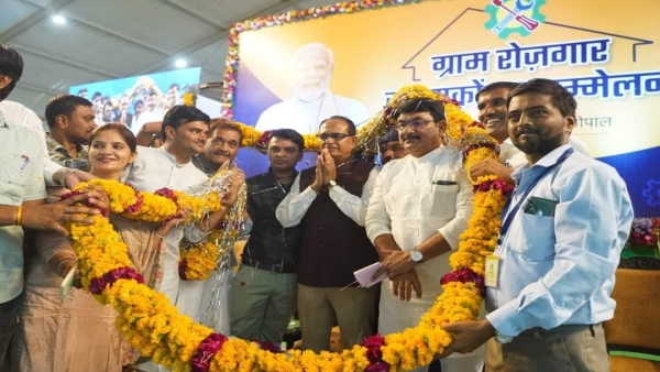 Monthly honorarium of employment assistants will increased from ₹ 9 thousand to ₹ 18,000: CM Shivraj