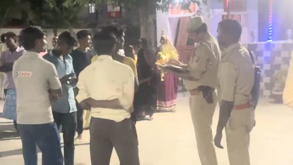 An hour before marriage bride ran with lover from beauty parlor groom was about to leave for wedding An hour before marriage bride ran with lover from beauty parlor groom was about to leave for wedding